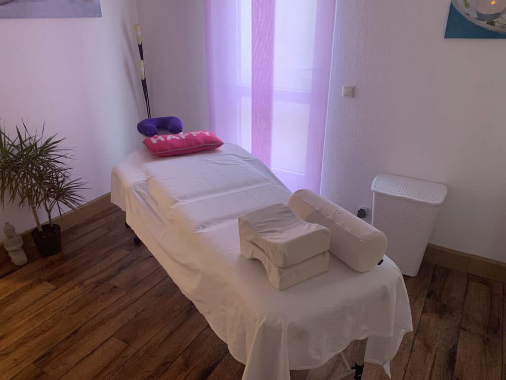 Behandlungsliege im Studio Pilates & Mehr