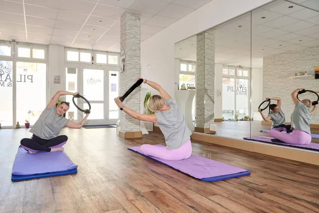 Pilates-Übung im Studio Pilates & Mehr